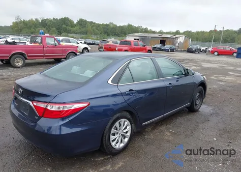 2017 Toyota Camry Le z USA, uszkodzony, nr VIN 4T1BF1FK7HU696717